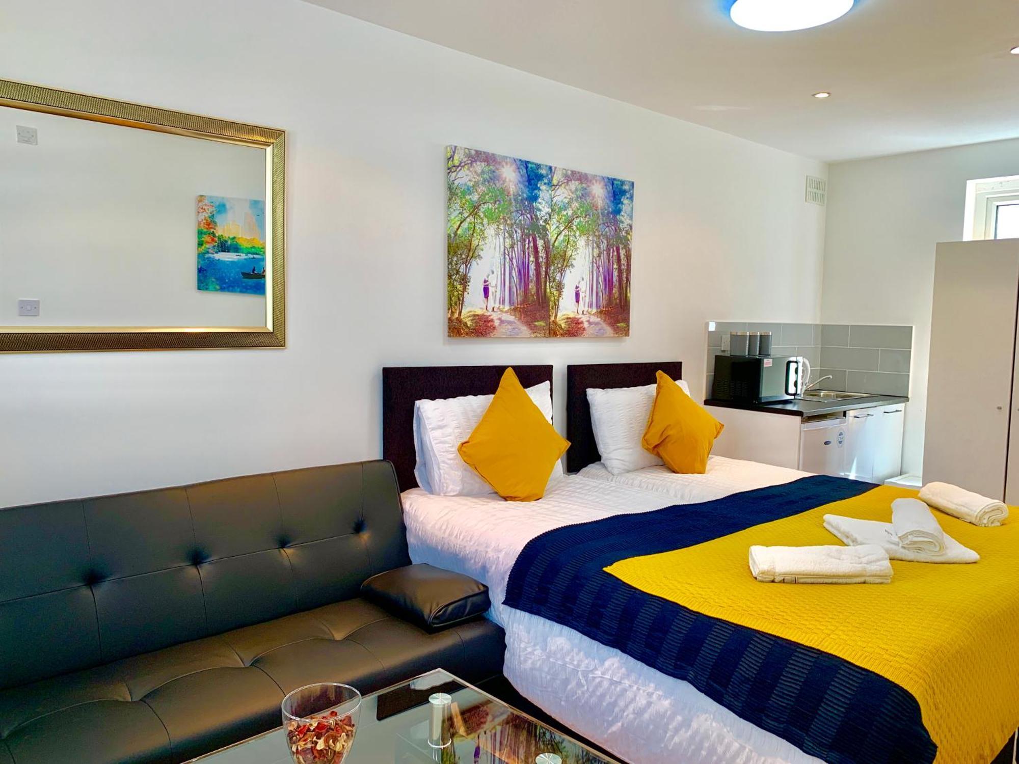 Appartamento Apartments, Private Bathroom, Kitchenette, Parking, Np3 Londra