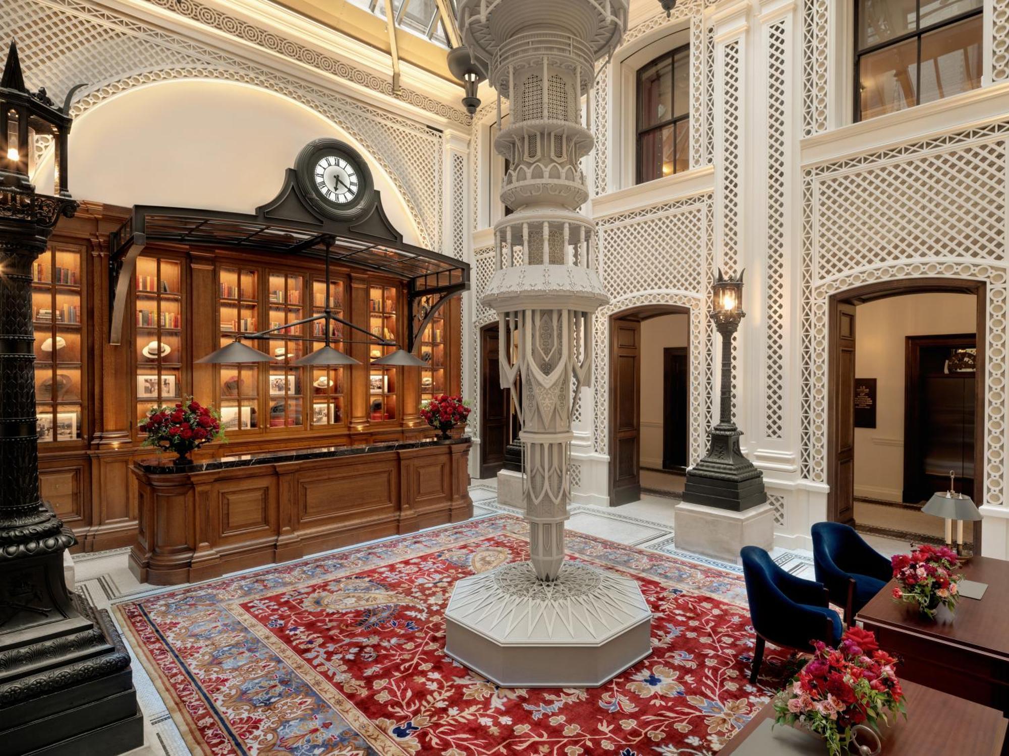 Raffles At The Owo Hotell