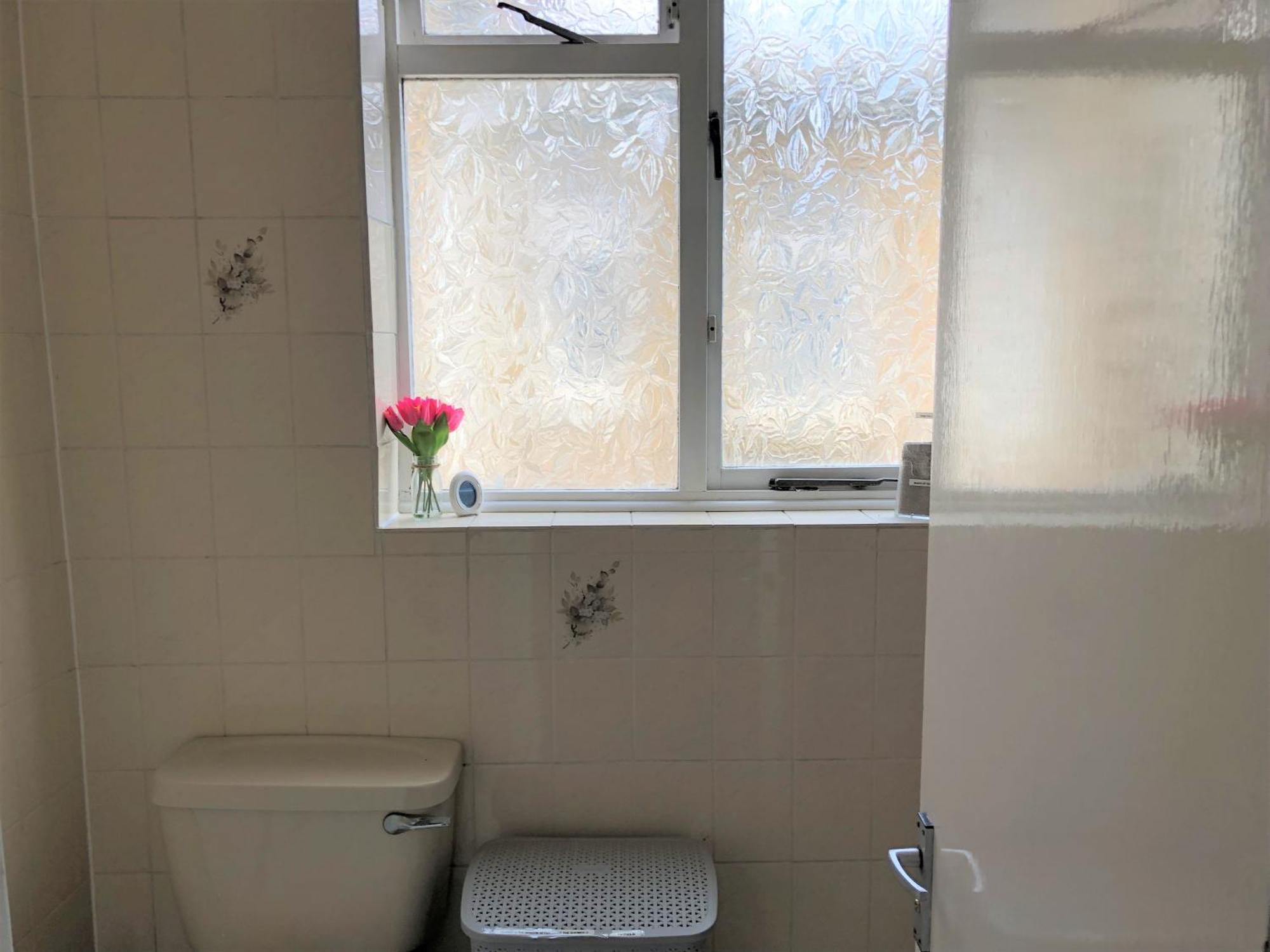 Spacious West 2 Bedroom Appartement