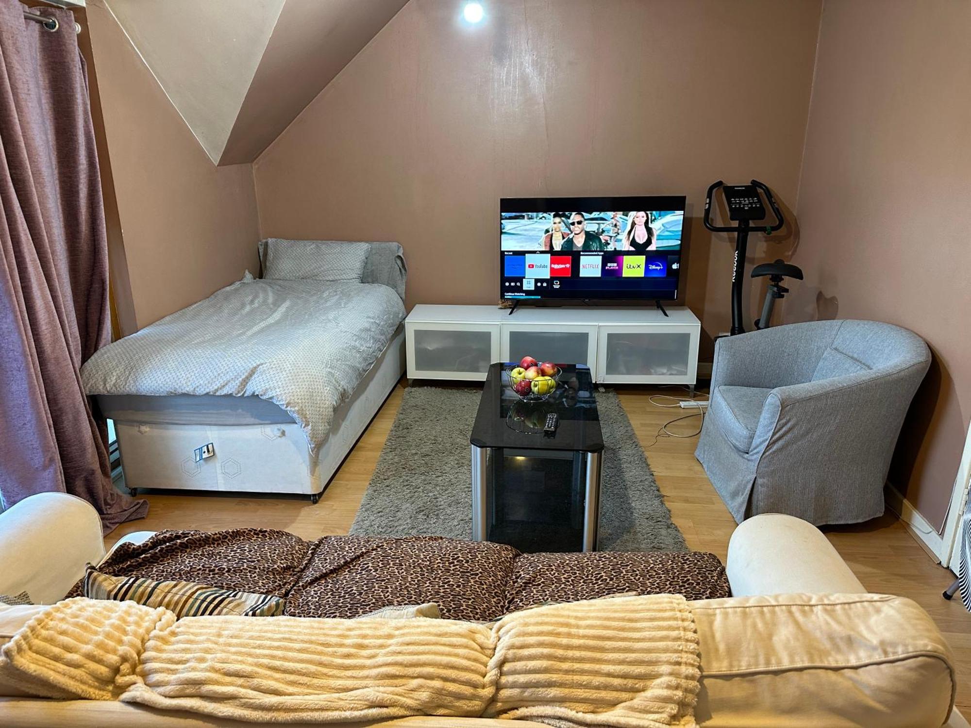 Homestay Wembley Serviced Apartment, 20mins From Central London