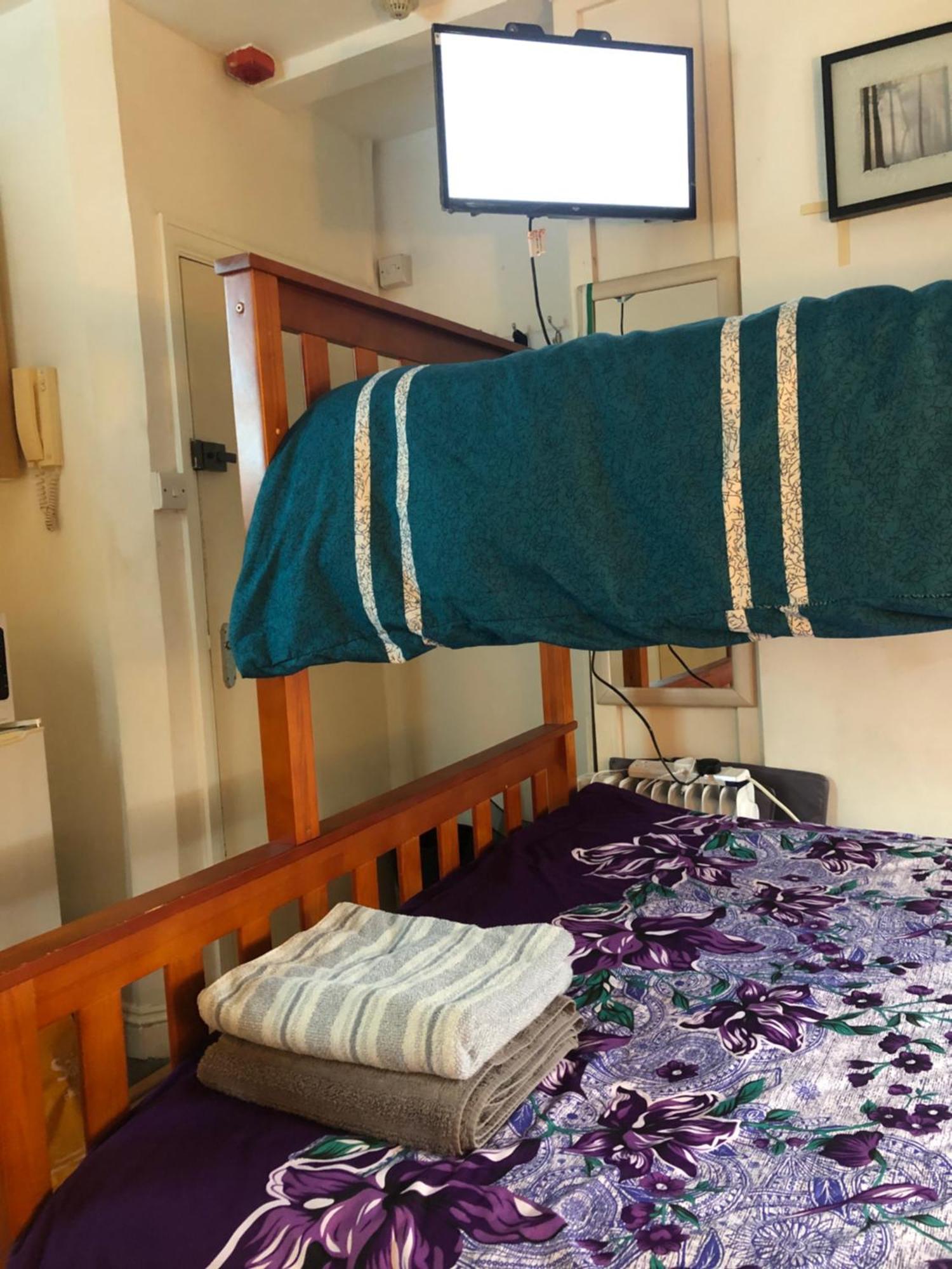 Peaceful Studio-flat With Driveway In Golders Green London