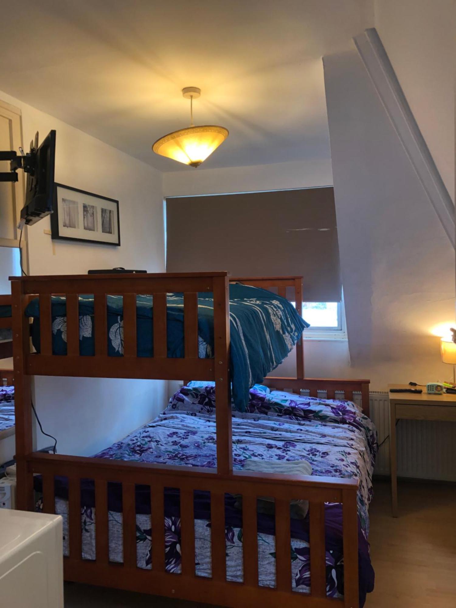 Peaceful Studio-flat With Driveway In Golders Green London