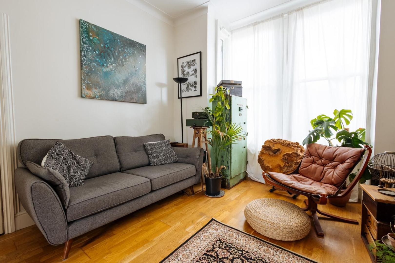 Unique Private W/ Easy Access To Lägenhet