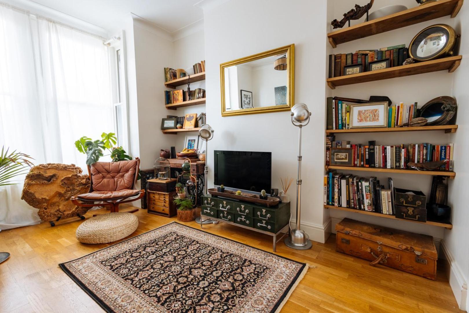 Unique Private W/ Easy Access To Lägenhet