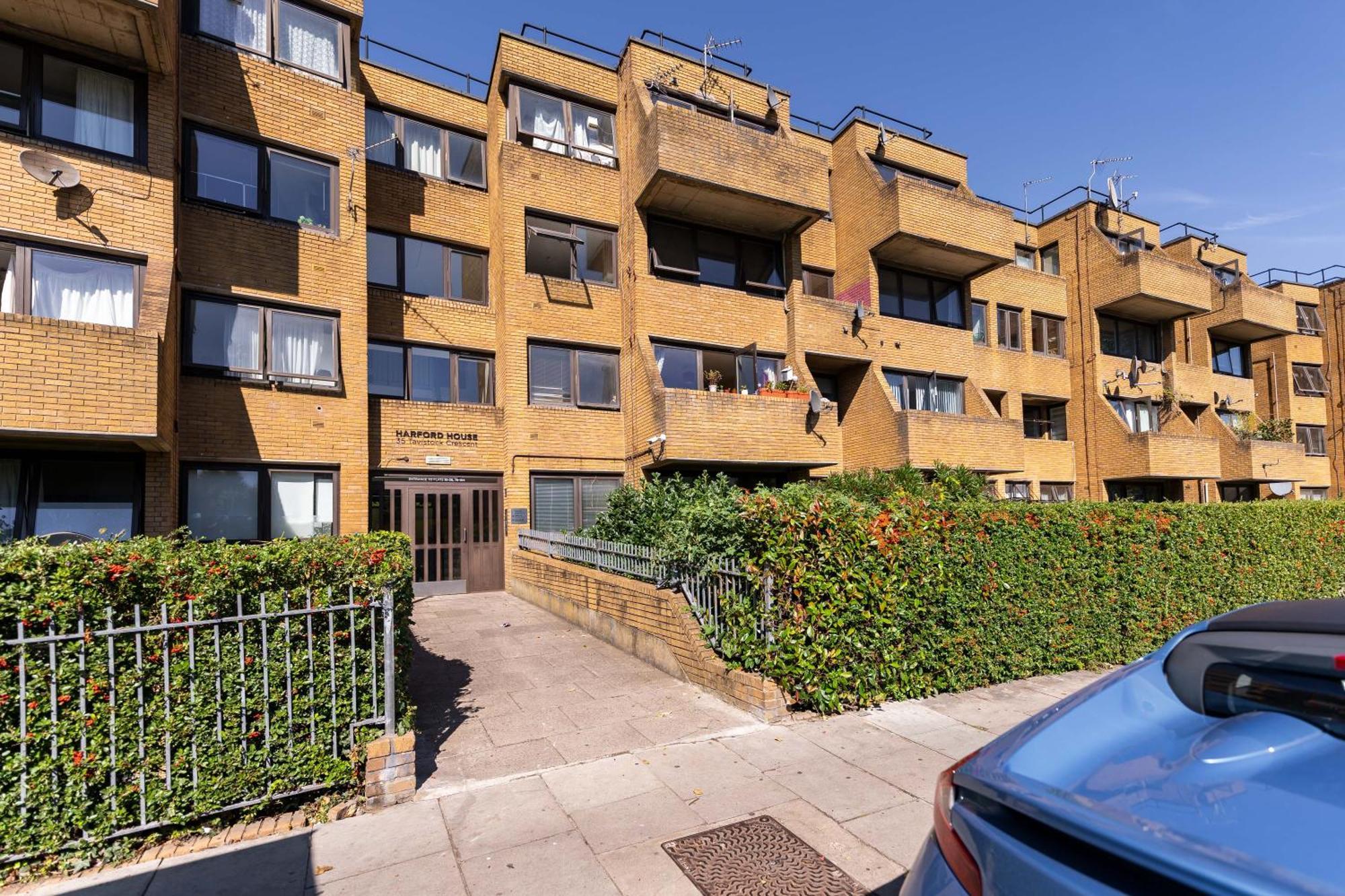 Luxury 3 Bedroom Flat With Balcony In Westbourne Park Londra