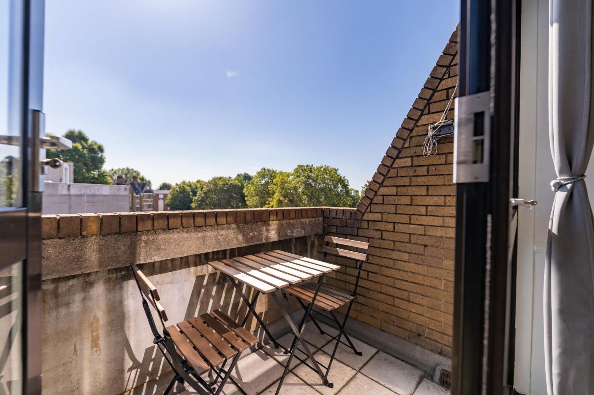 Luxury 3 Bedroom Flat With Balcony In Westbourne Park Appartamento