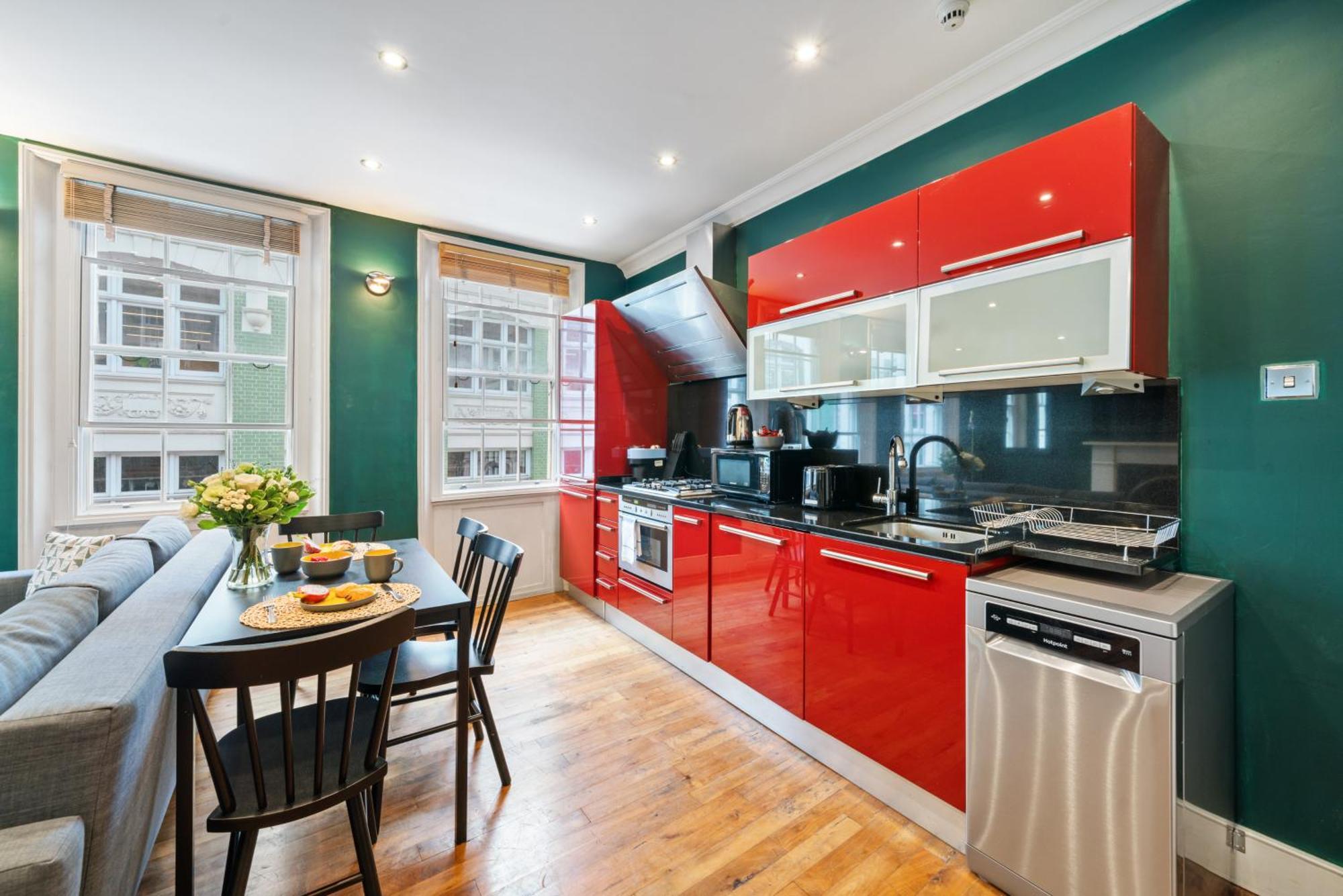 Fantastic One Bedroom In Soho * Londen
