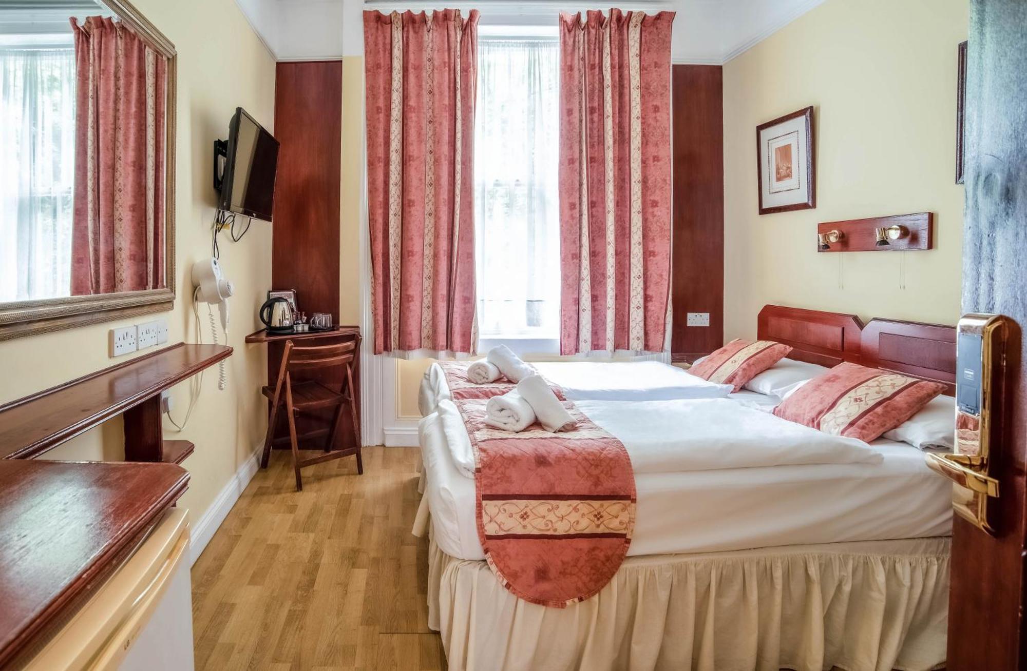 Dolphin Hotel