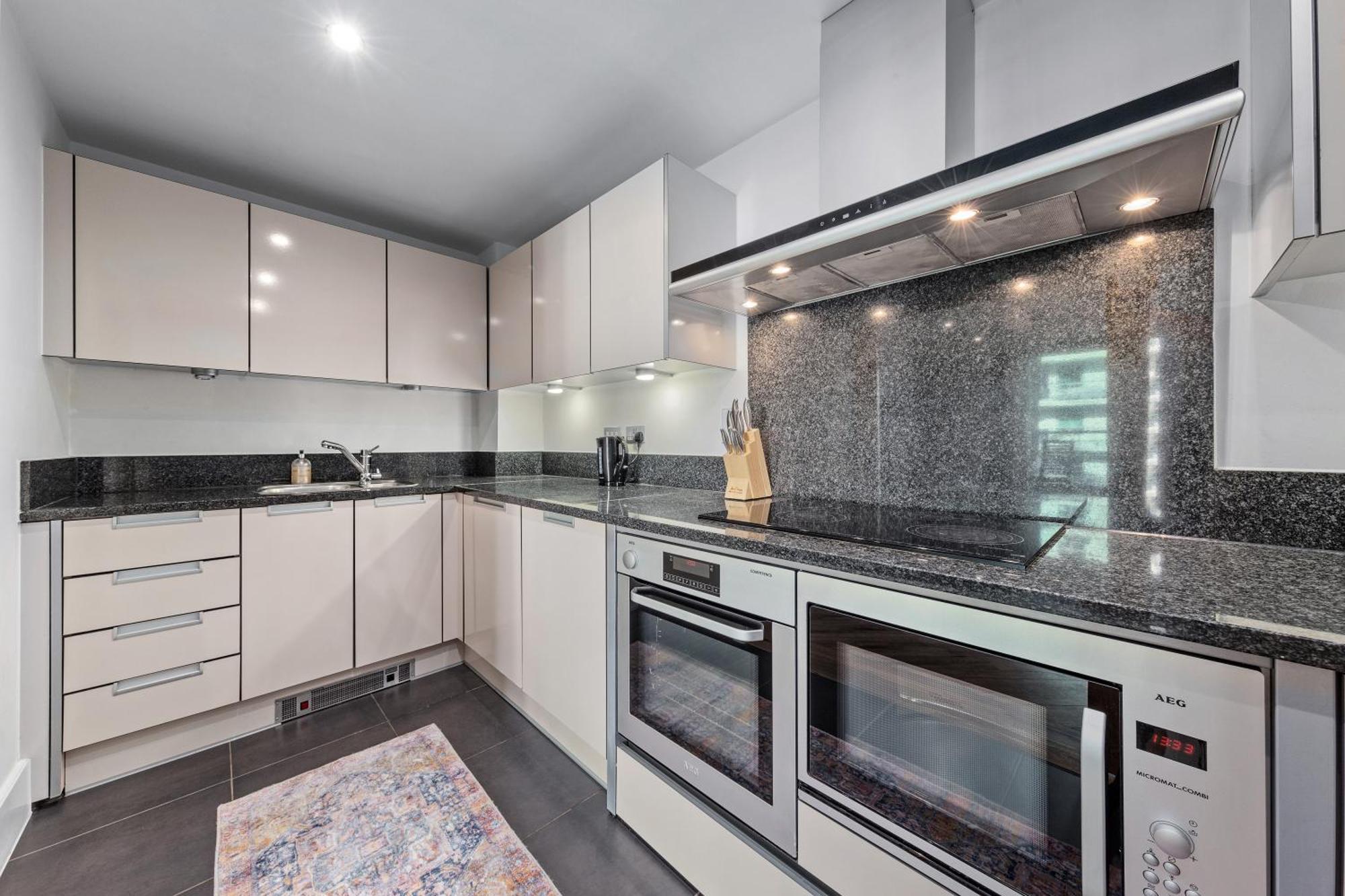 Vauxhall Large 2bedroom With Amazing River View Panoramic Balcony * Londra