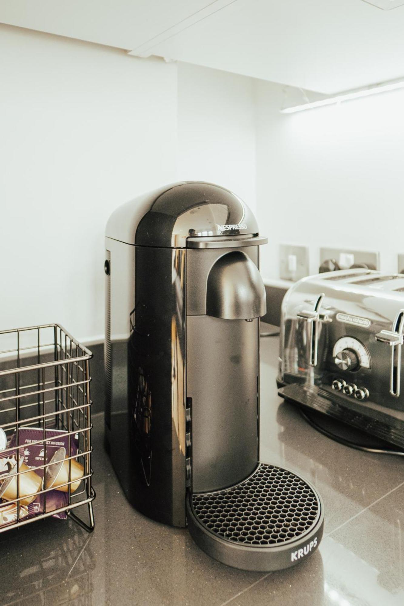 Luxury Greenwich 2bed 2bath - Sleep 6 Guest- 1 Min From Station - Close To Greenwich Maritime- Playstation Provided Lejlighed London
