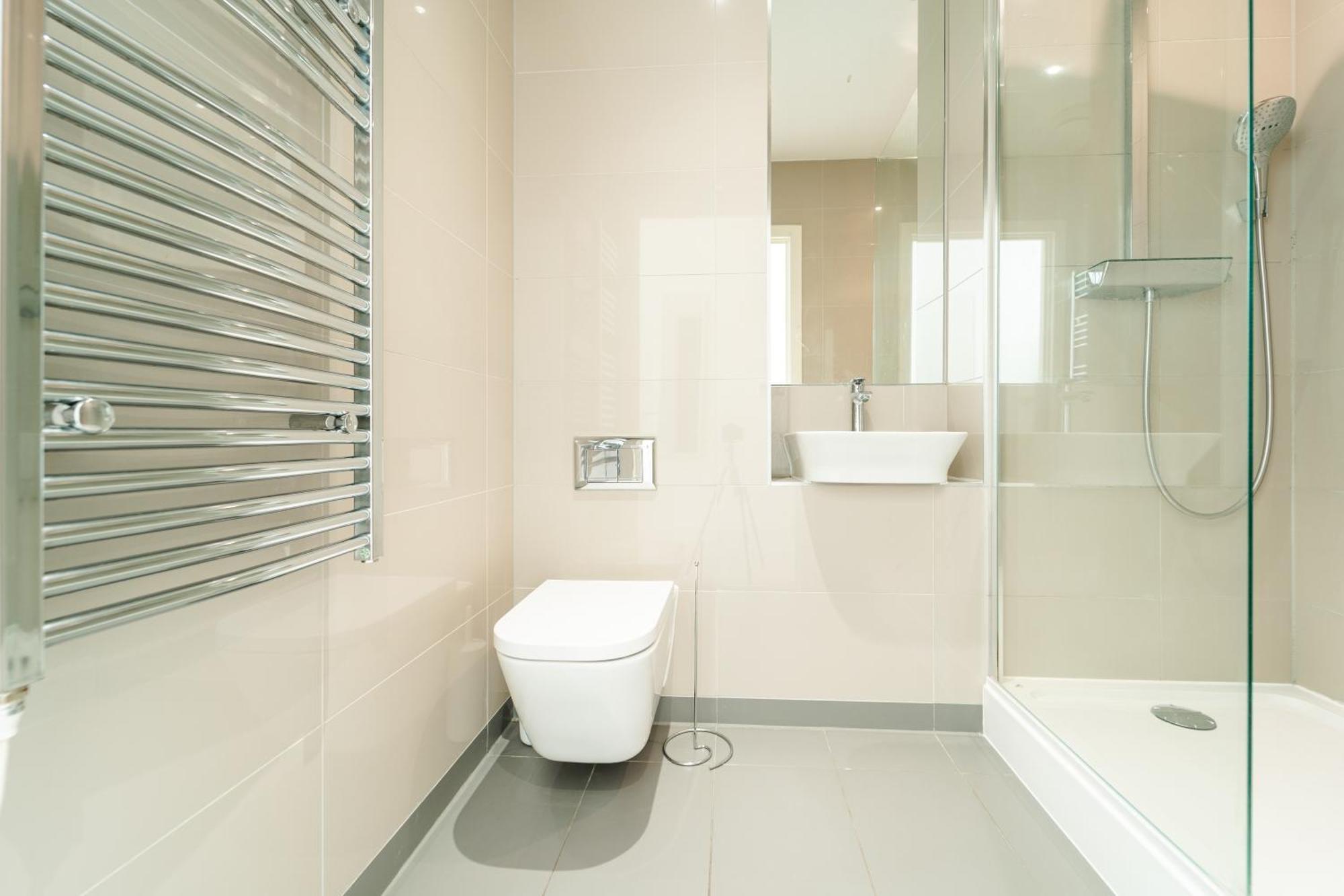 Luxury Greenwich 2bed 2bath - Sleep 6 Guest- 1 Min From Station - Close To Greenwich Maritime- Playstation Provided Lejlighed *