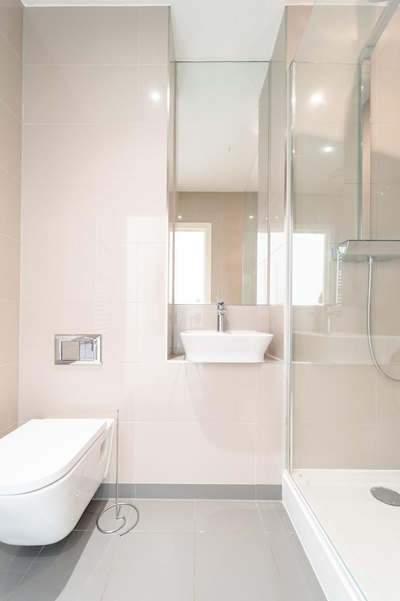 Luxury Greenwich 2bed 2bath - Sleep 6 Guest- 1 Min From Station - Close To Greenwich Maritime- Playstation Provided Lejlighed London