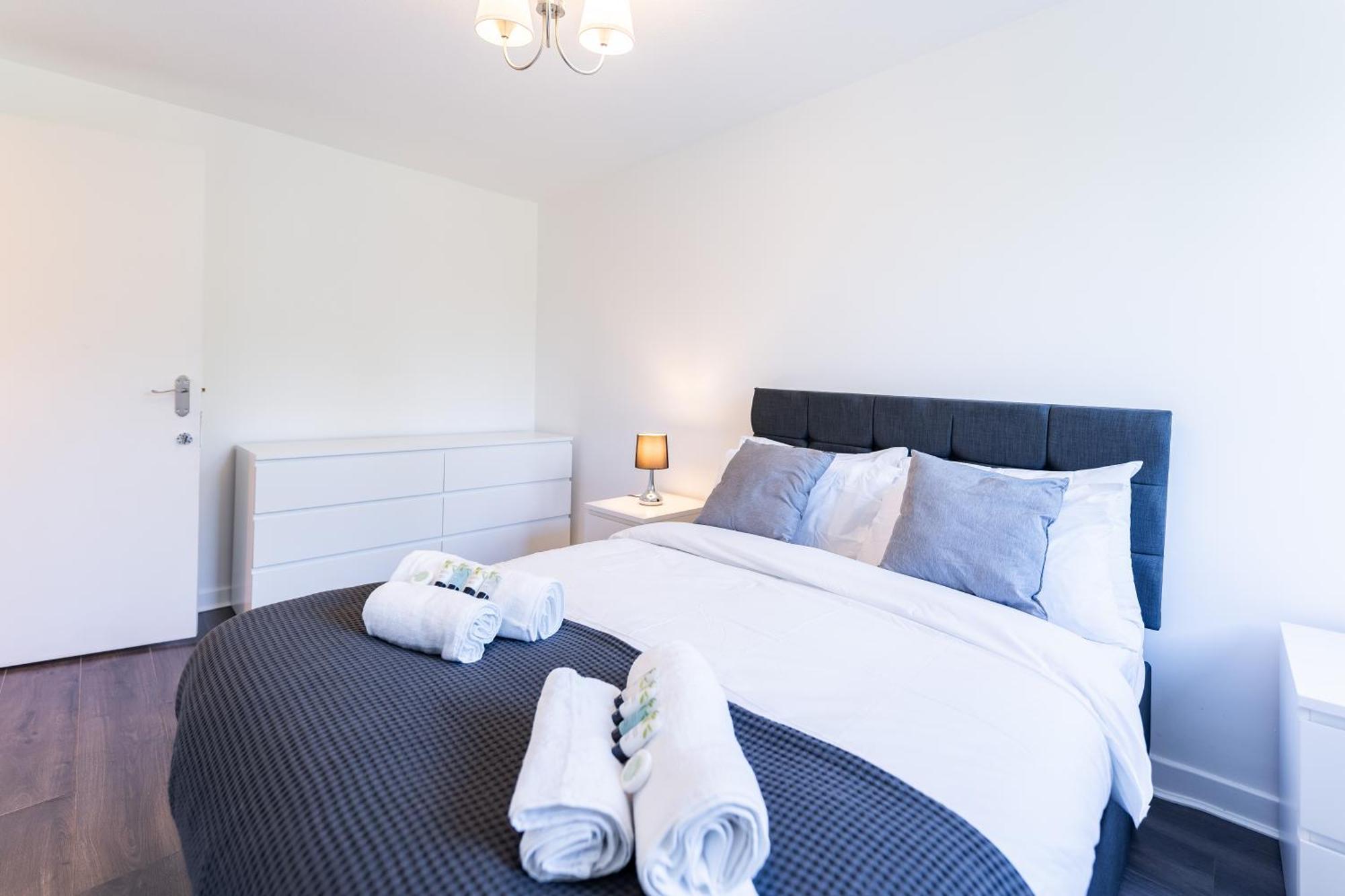 Luxury 3 Bedroom Flat With Balcony In Westbourne Park Appartamento *