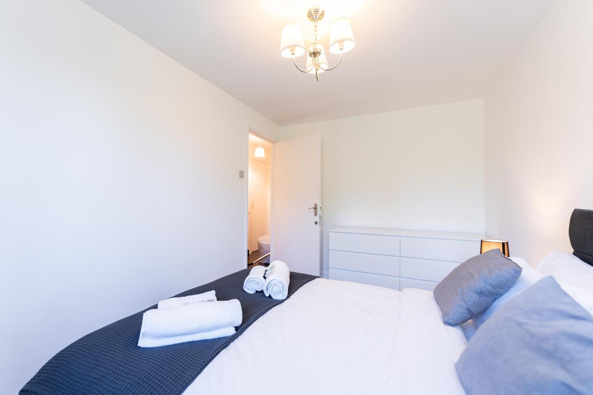 Luxury 3 Bedroom Flat With Balcony In Westbourne Park * Londra