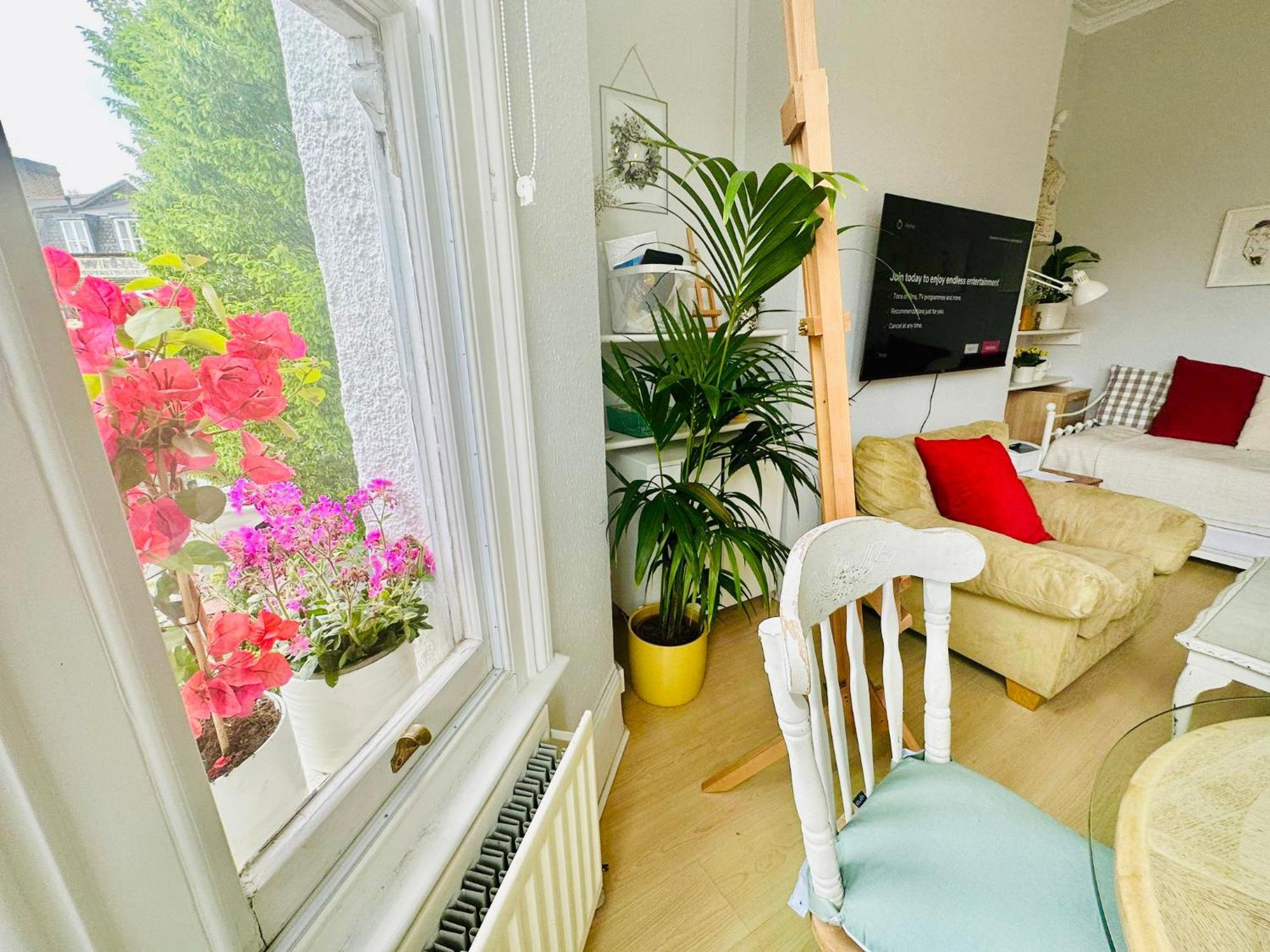 Artist's Bright Hampstead Heath Village 2 Bed Lejlighed