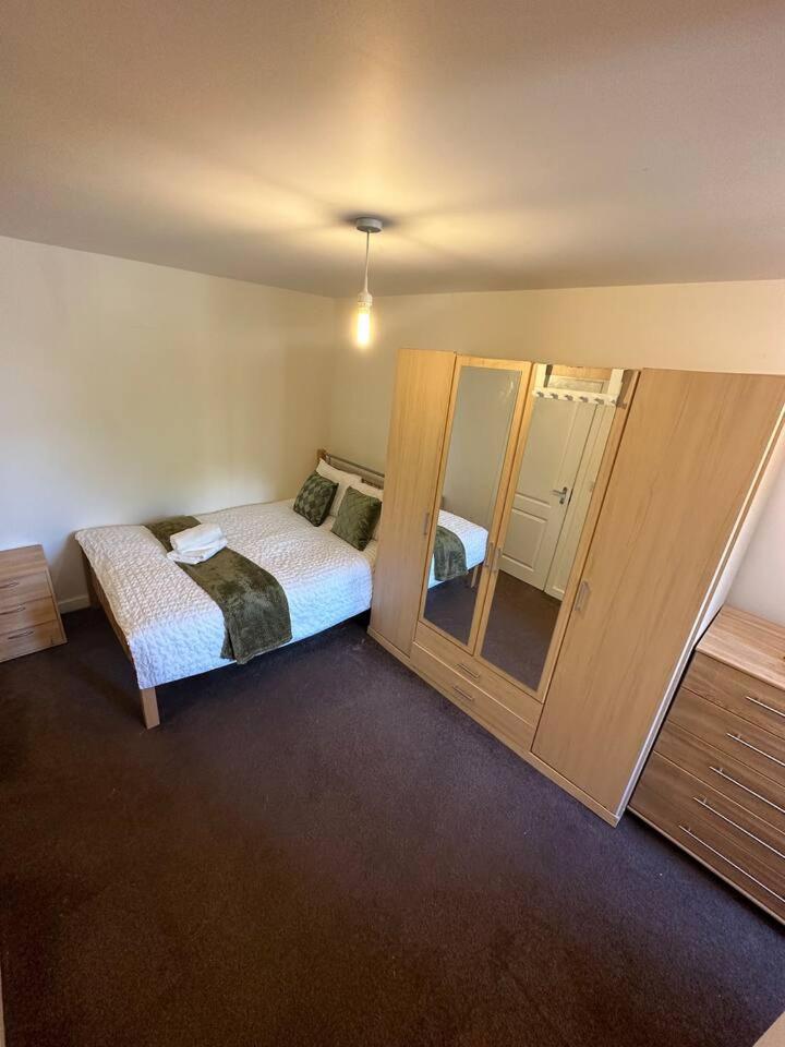 New Build 2 Bedroom With 2 Bath In Londen