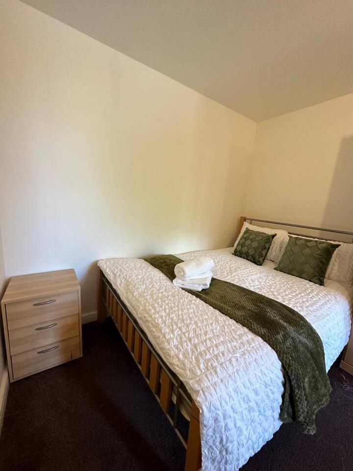New Build 2 Bedroom With 2 Bath In Appartement Londen