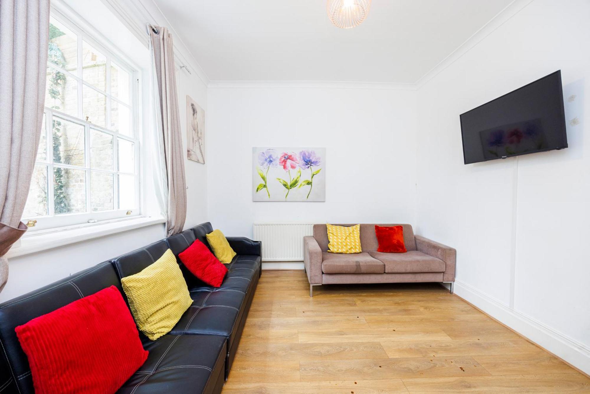 Mansion House With Spacious Close To Excel And Canarywharf