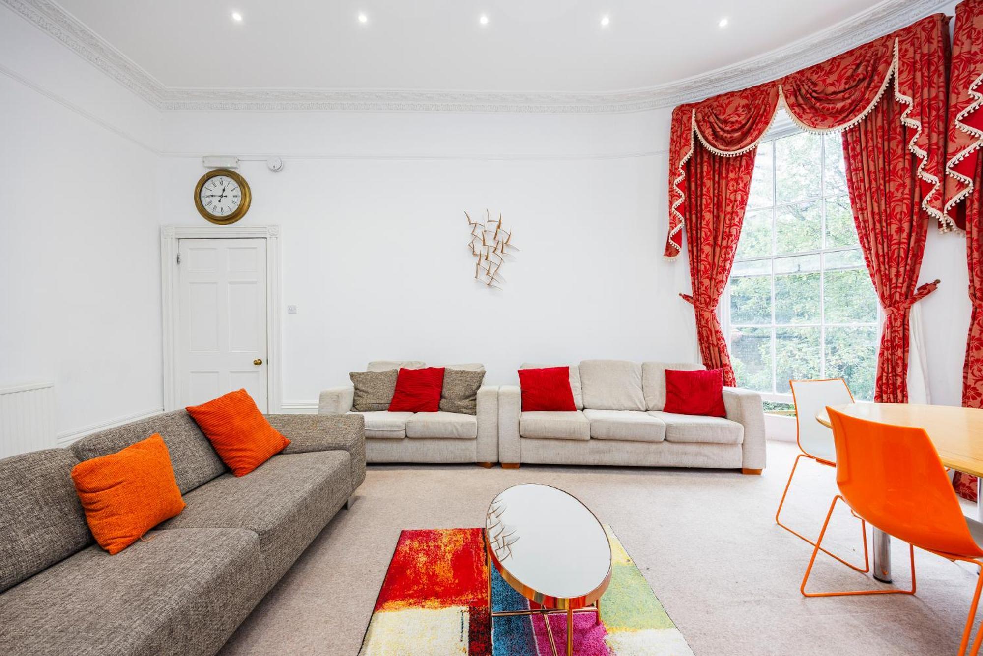 Mansion House With Spacious Close To Excel And Canarywharf