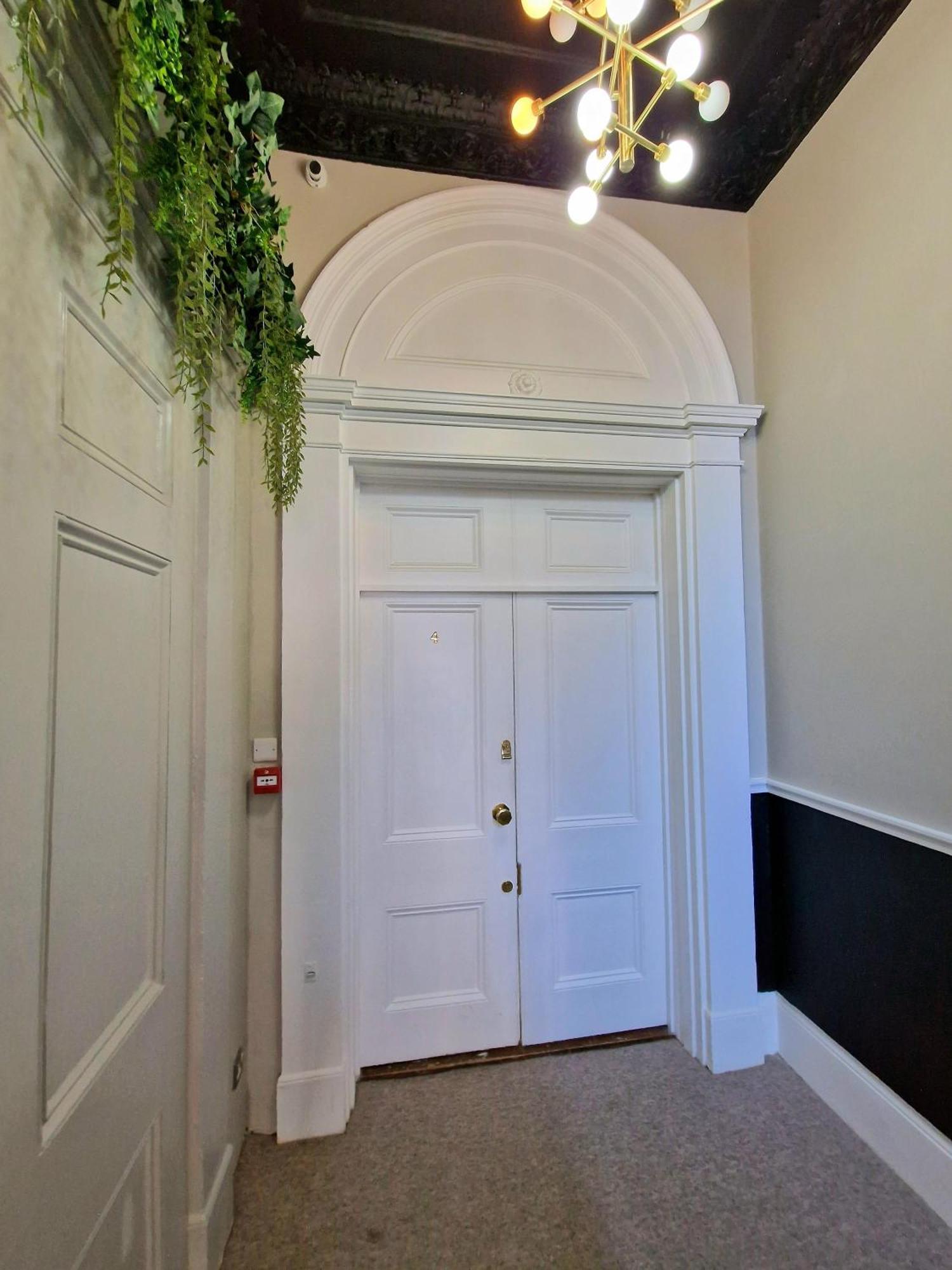 Stunning Hyde Park With Private Balcony & Lift Elevator Access Appartamento Londra