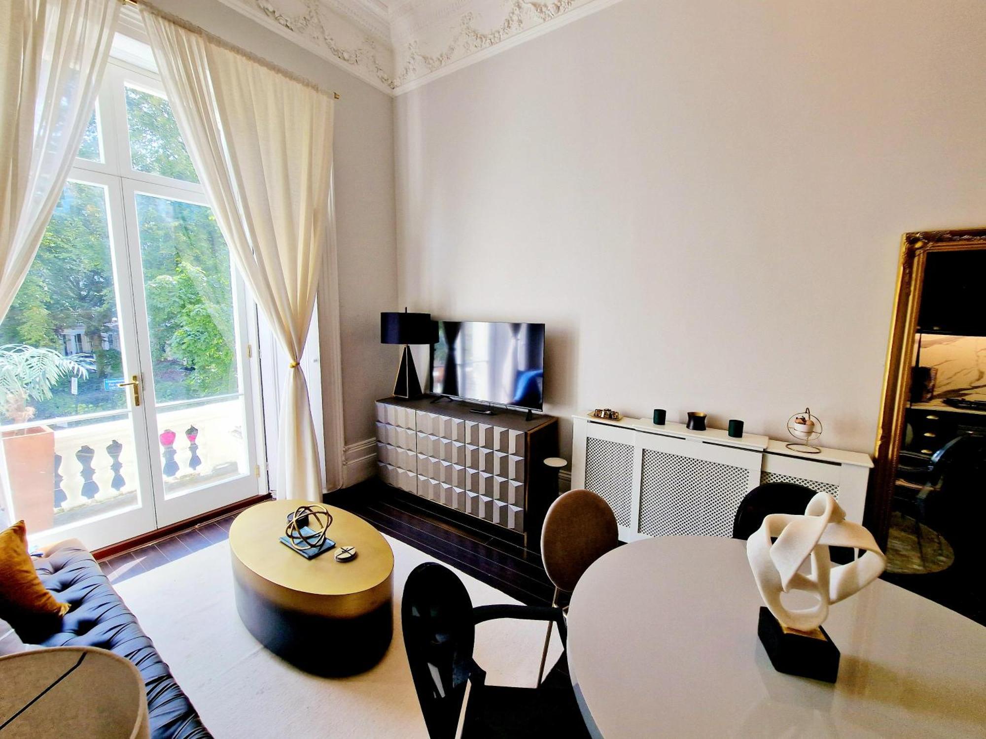 Stunning Hyde Park With Private Balcony & Lift Elevator Access Appartamento Londra