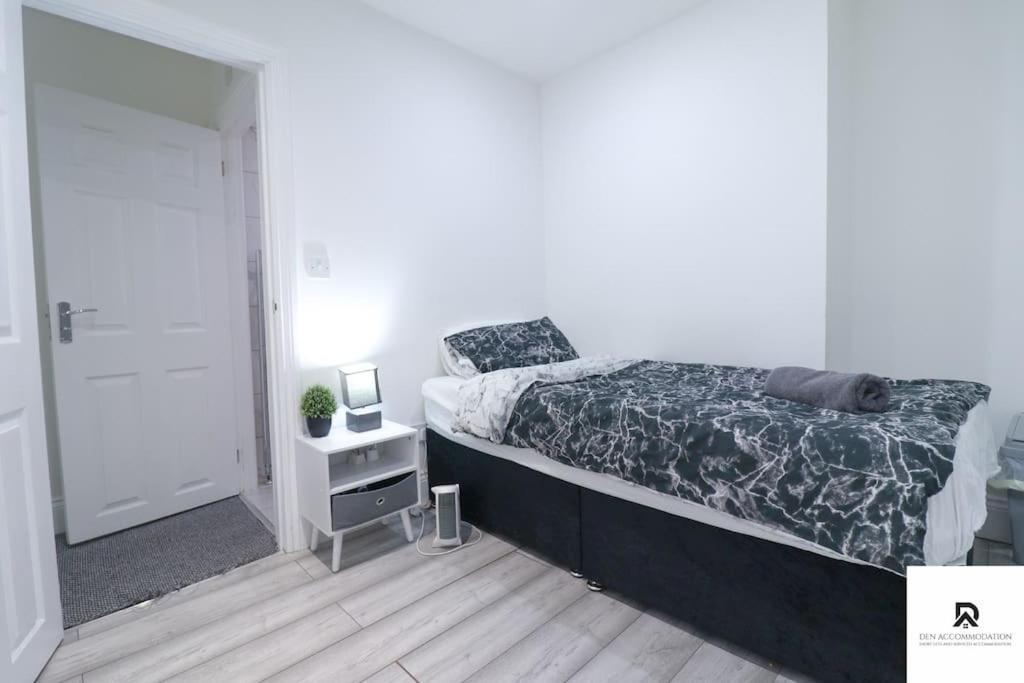 Den & Short Lets Greenwich - 3 Bed House * Londra