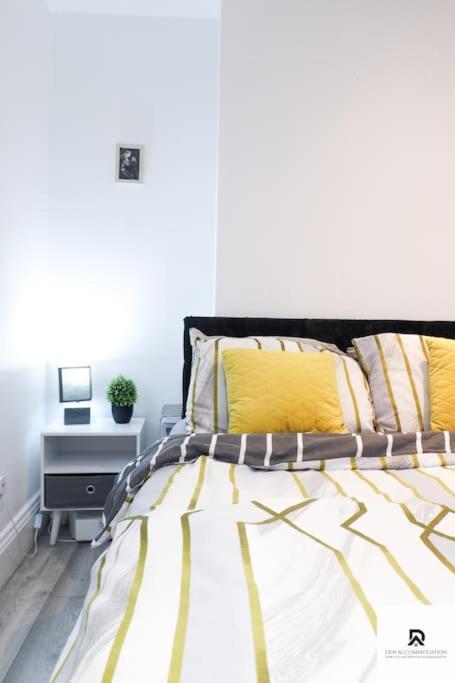 Den & Short Lets Greenwich - 3 Bed House Appartamento