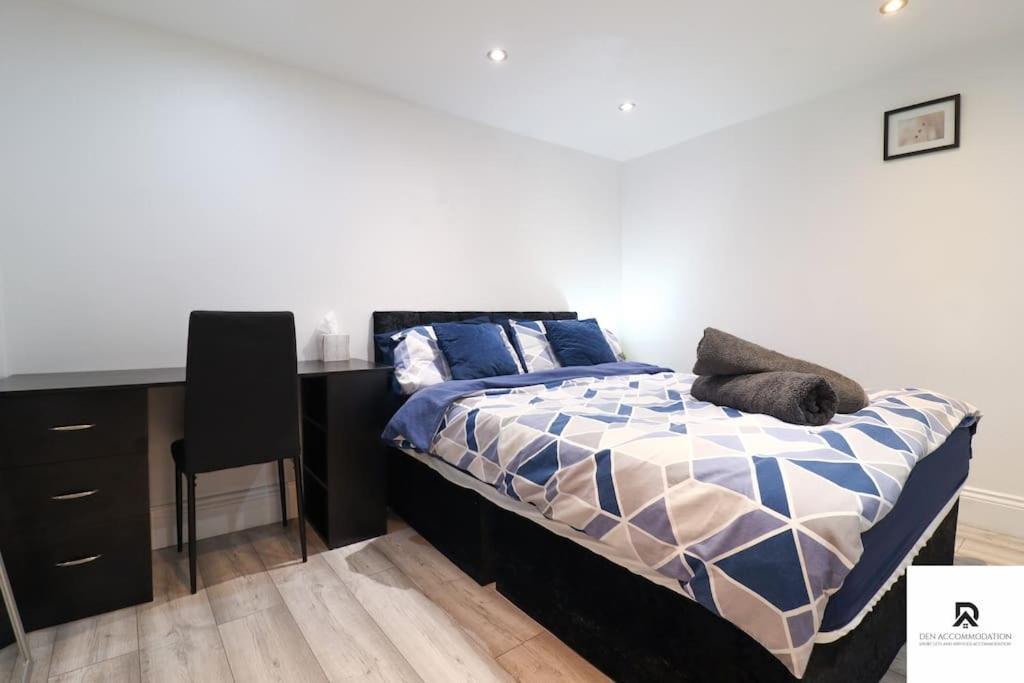 Appartamento Den & Short Lets Greenwich - 3 Bed House Londra