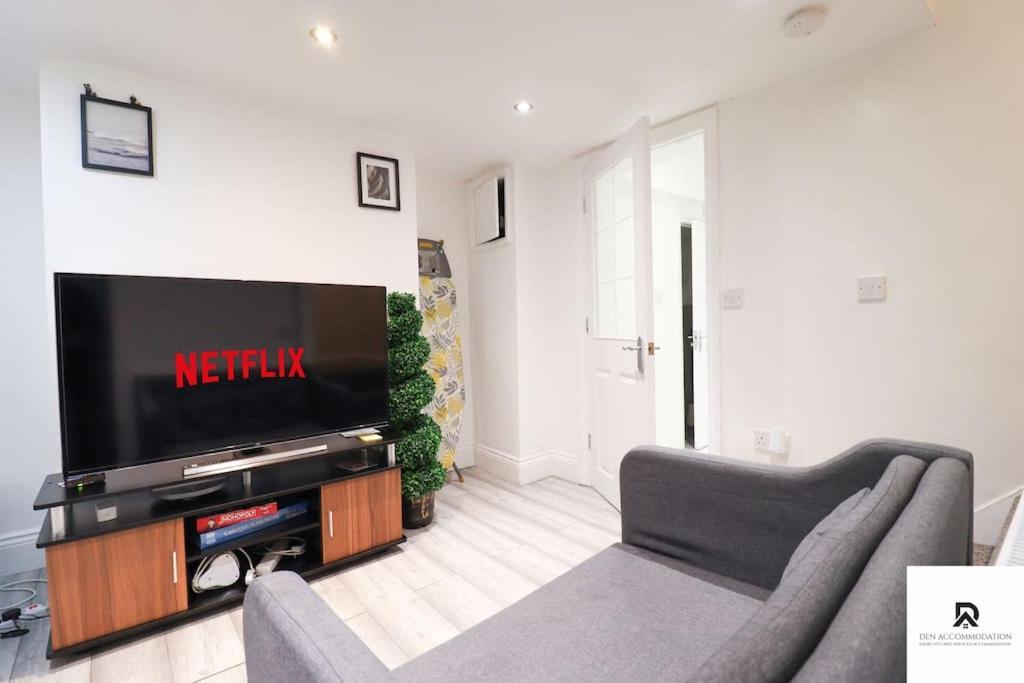 Appartamento Den & Short Lets Greenwich - 3 Bed House Londra