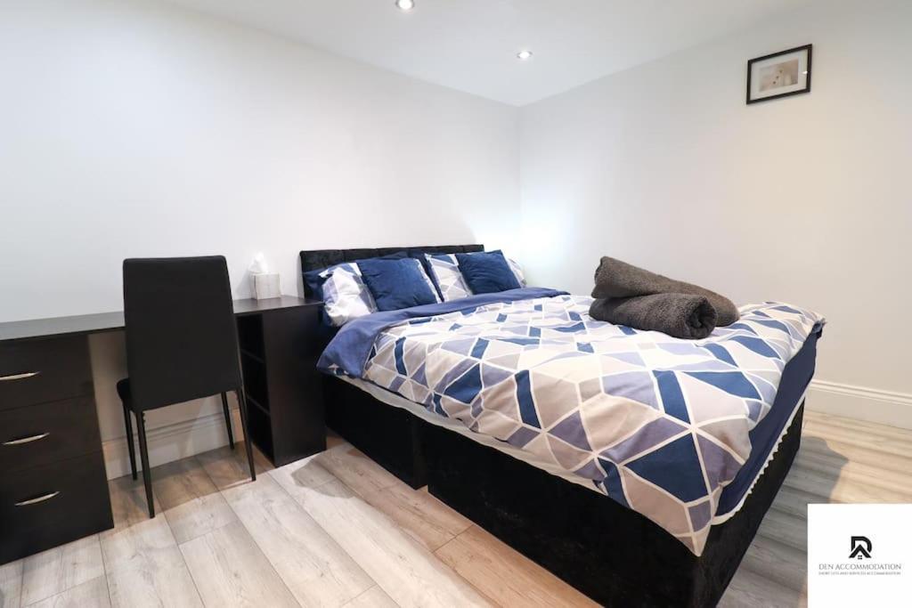 Den & Short Lets Greenwich - 3 Bed House * Londra