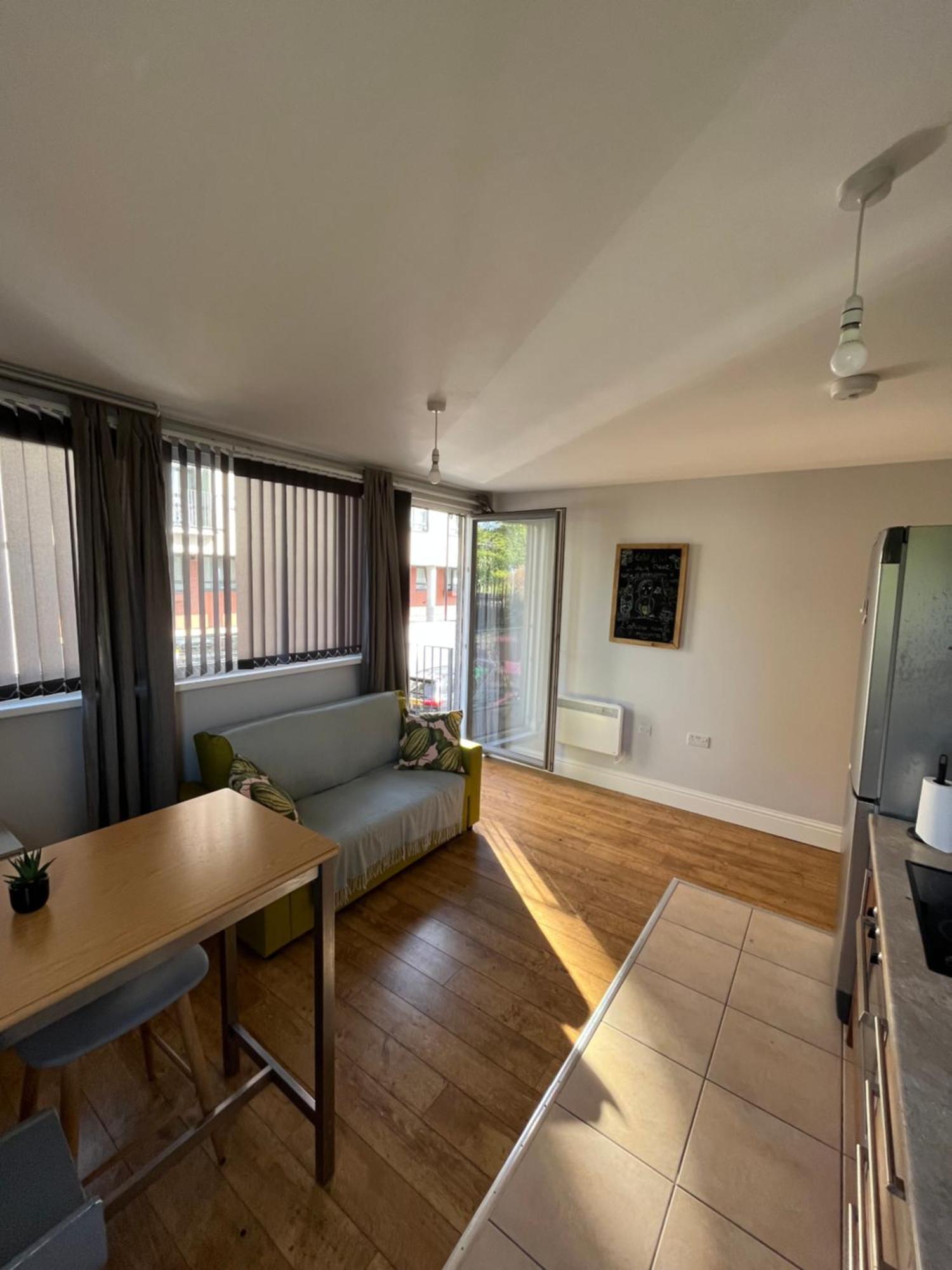 Modern Flat Near Transports * London