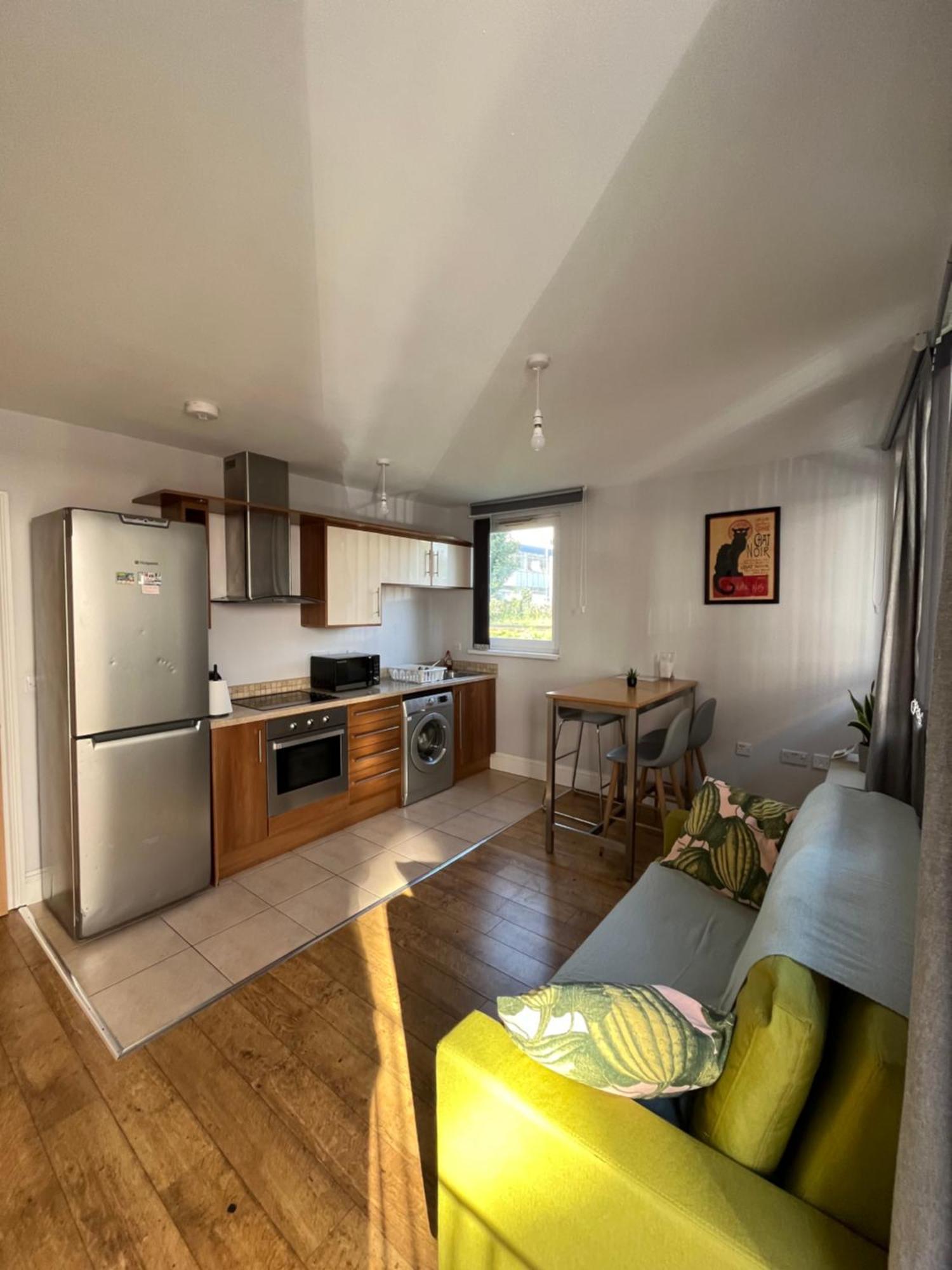 Modern Flat Near Transports *