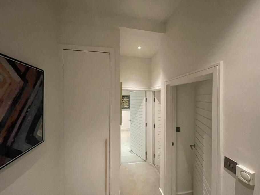 Quintessential Town House Close To Londen