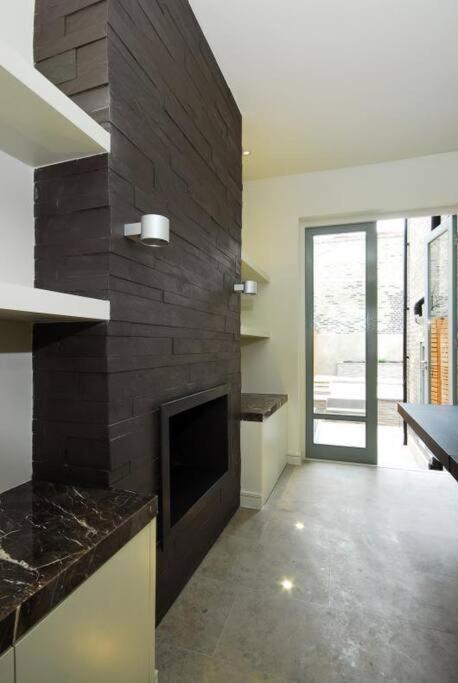 Quintessential Town House Close To Londen