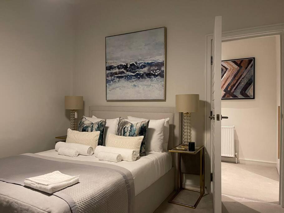 Quintessential Town House Close To Appartement *