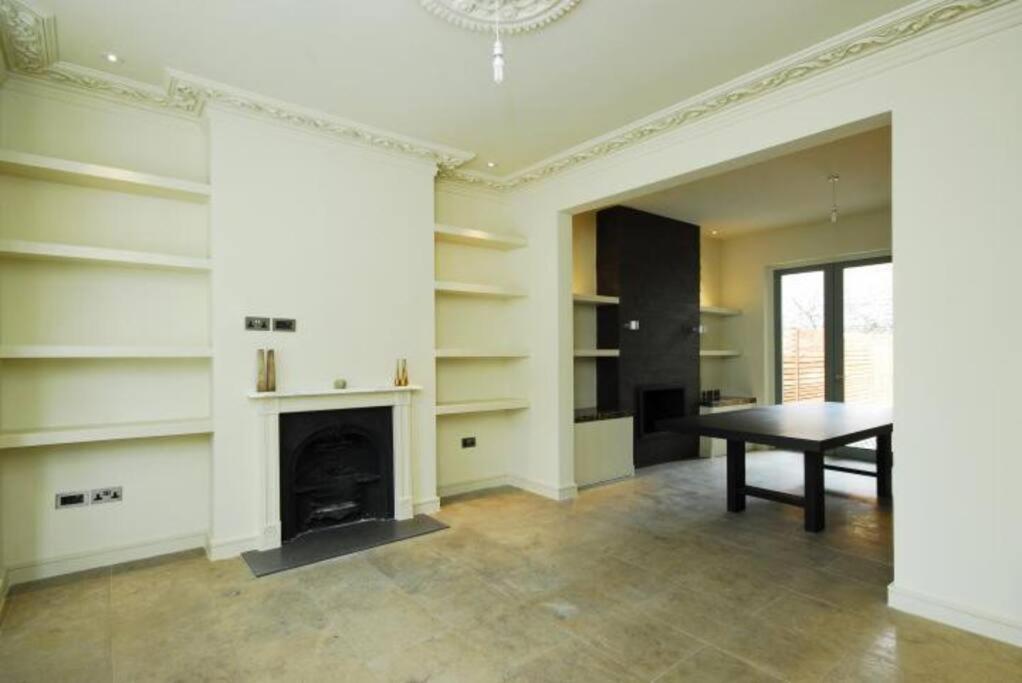 Quintessential Town House Close To Appartement