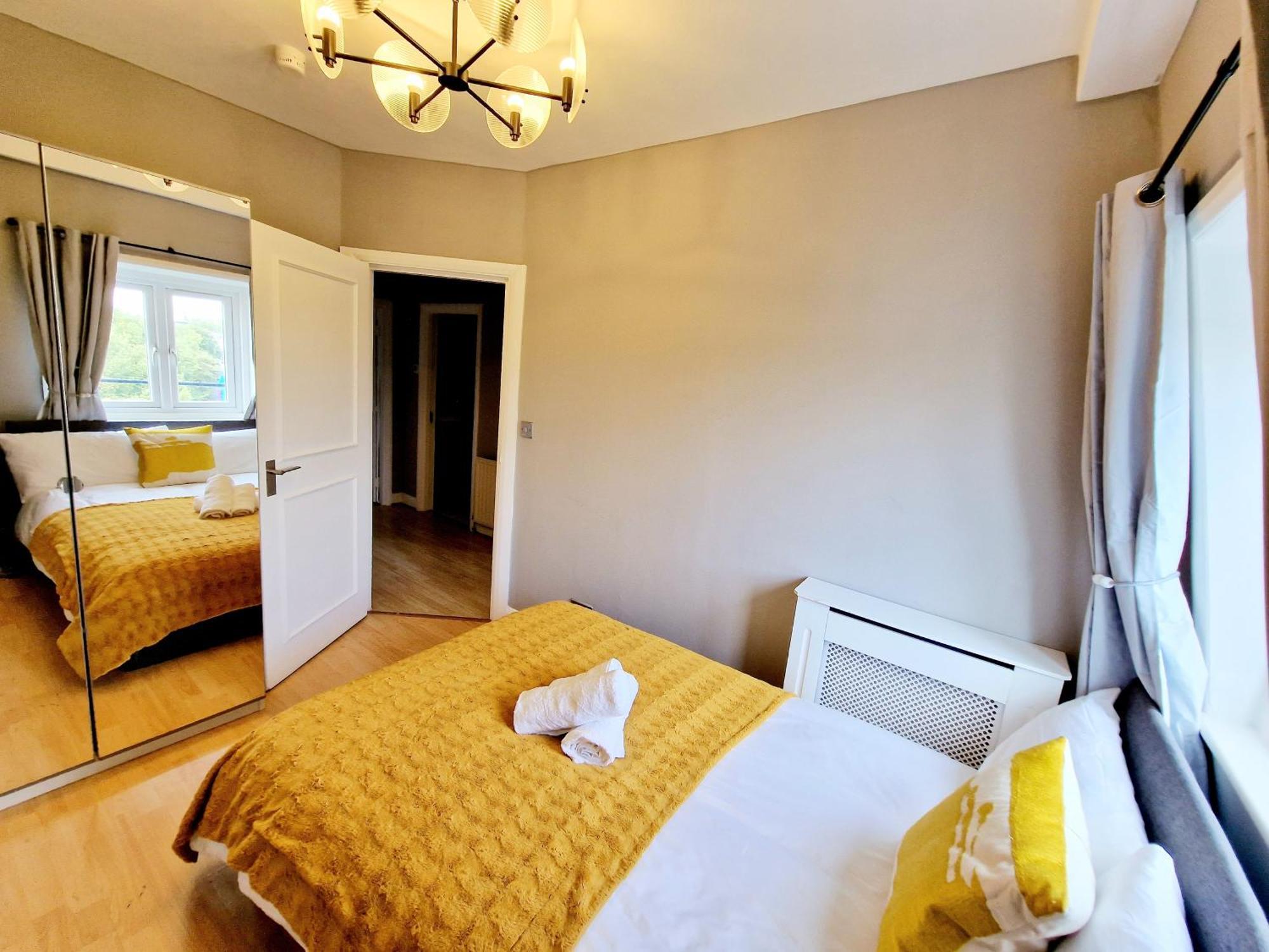 Leilighet Brilliant 3 Bedroom's In Hyde Park With Elevator - 1 Flight Of Stairs Only *