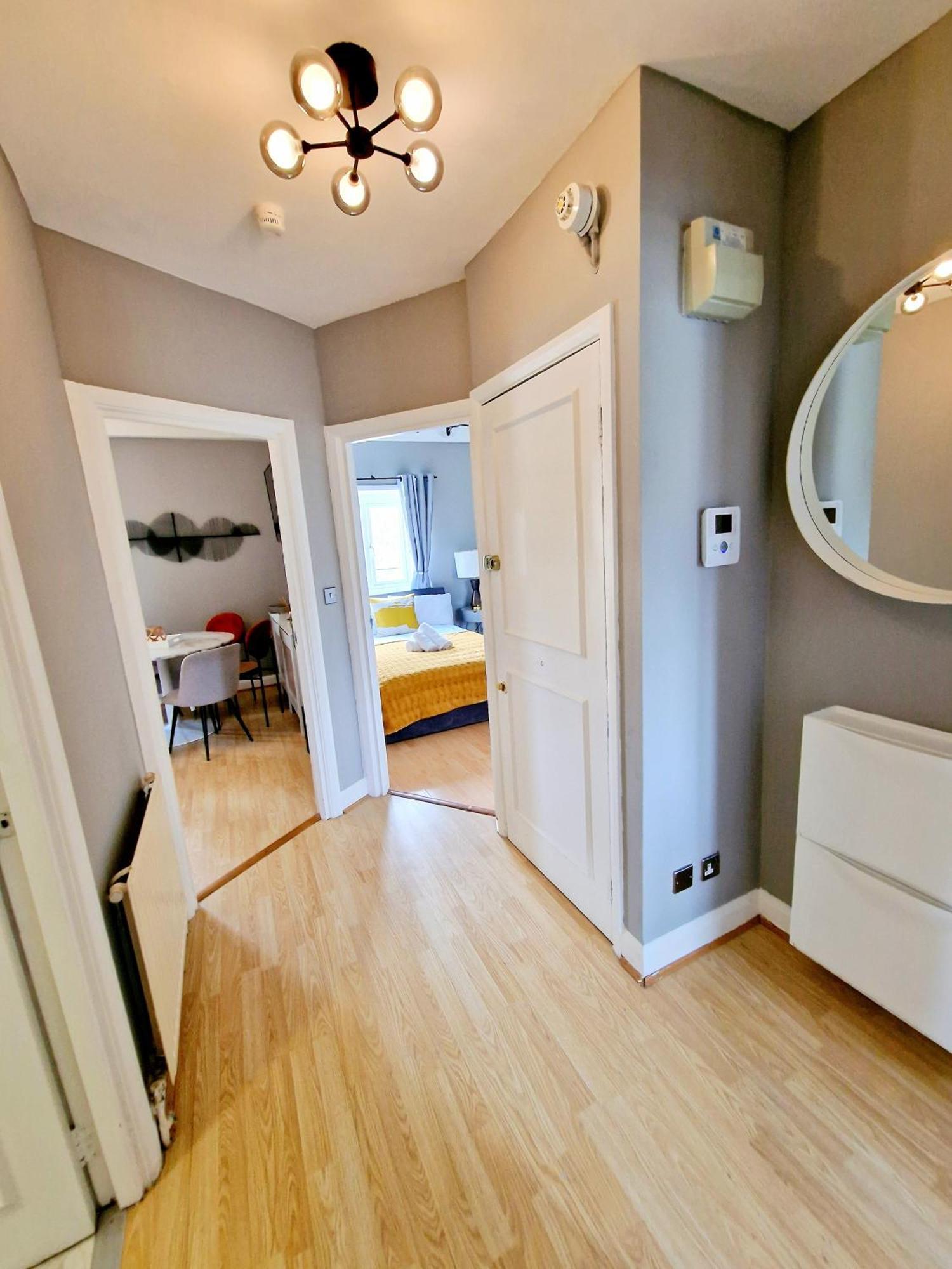 Brilliant 3 Bedroom's In Hyde Park With Elevator - 1 Flight Of Stairs Only Leilighet London