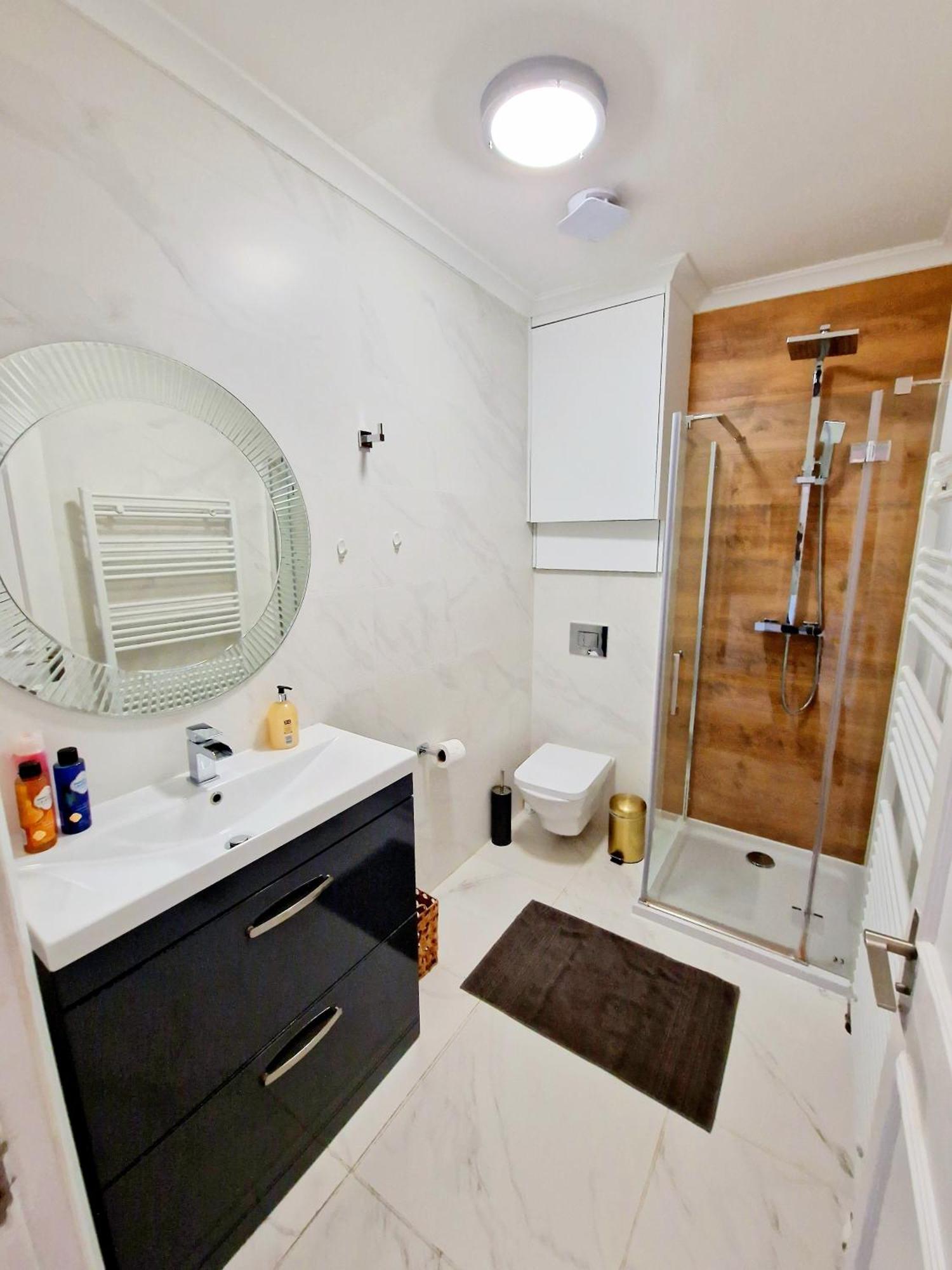 Brilliant 3 Bedroom's In Hyde Park With Elevator - 1 Flight Of Stairs Only Leilighet