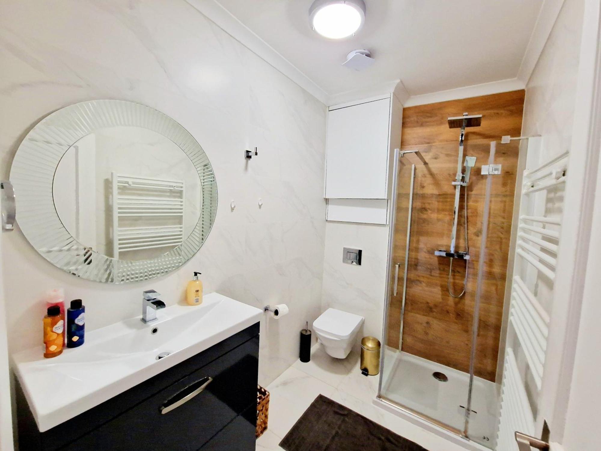 Brilliant 3 Bedroom's In Hyde Park With Elevator - 1 Flight Of Stairs Only Leilighet