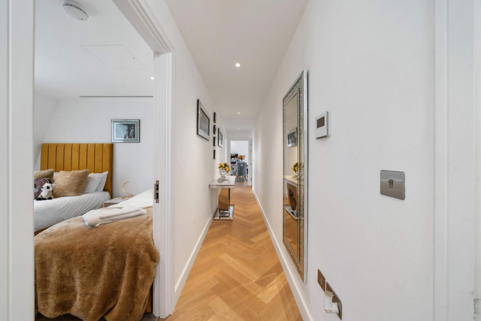 Elegant 3-bedroom Penthouse In Marble Arch 70 Londen