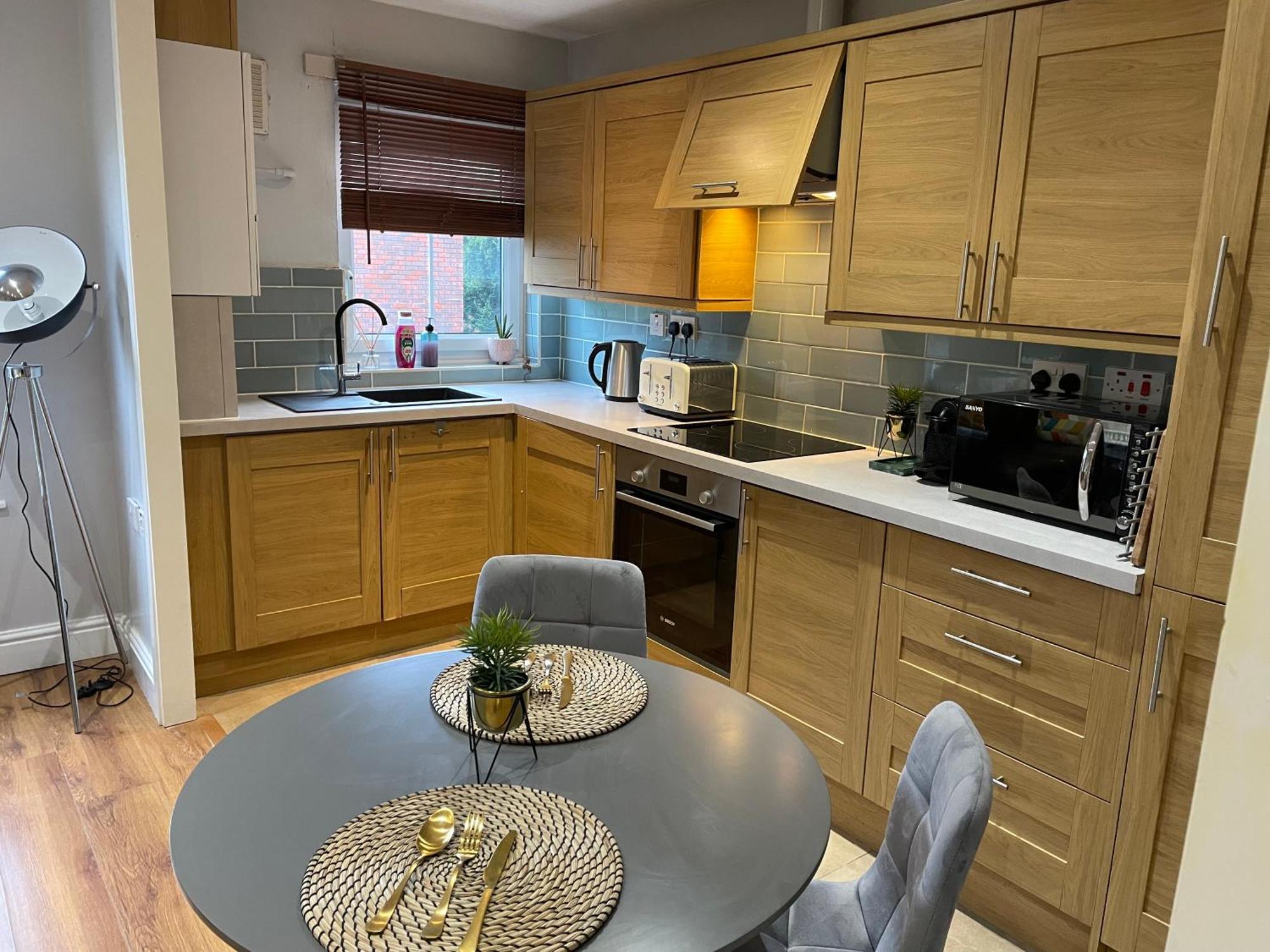 2 Bedroom Chiswick Park Tube Station Appartement Londen