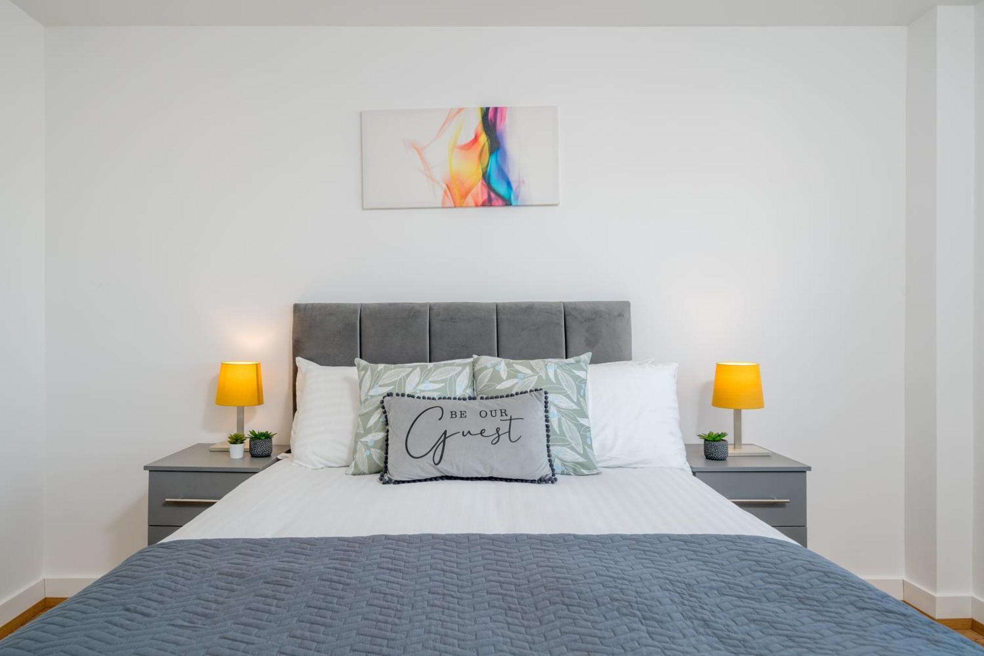Skyvillion - Skyview Overseeing River Thames By Woolwich Ferry, Near Excel, O2 Arena, Airport, Free Wifi & Free Onsite Parking, Fantastic Rates For Longer