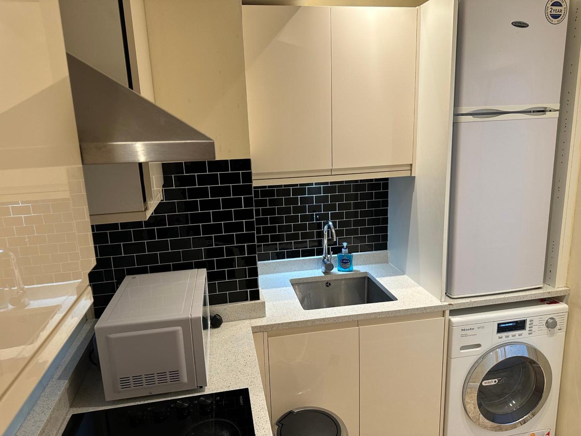Prime Location - 2 Beds 3 Bath Flat Knightsbridge Appartamento