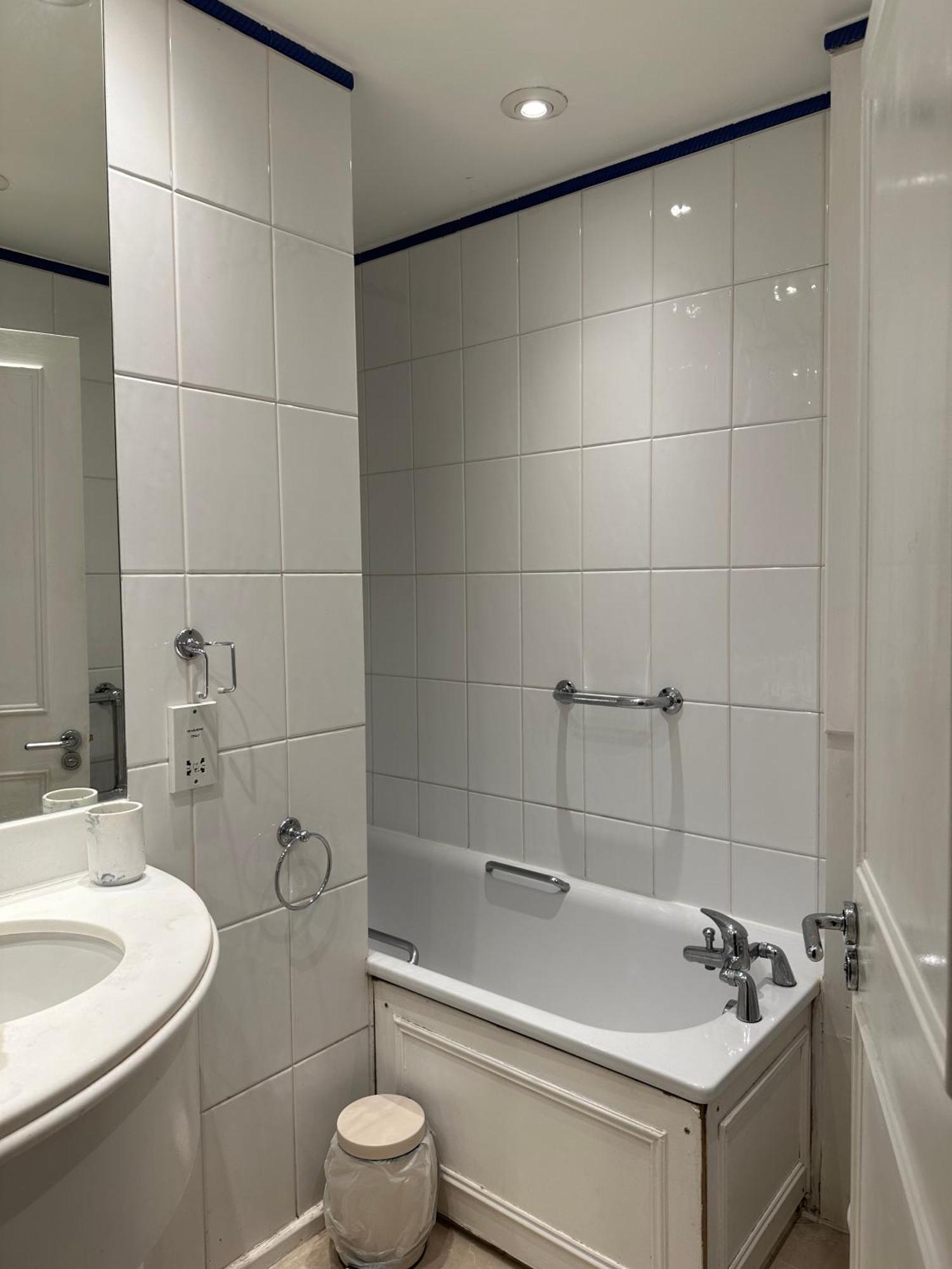 Prime Location - 2 Beds 3 Bath Flat Knightsbridge Appartamento *