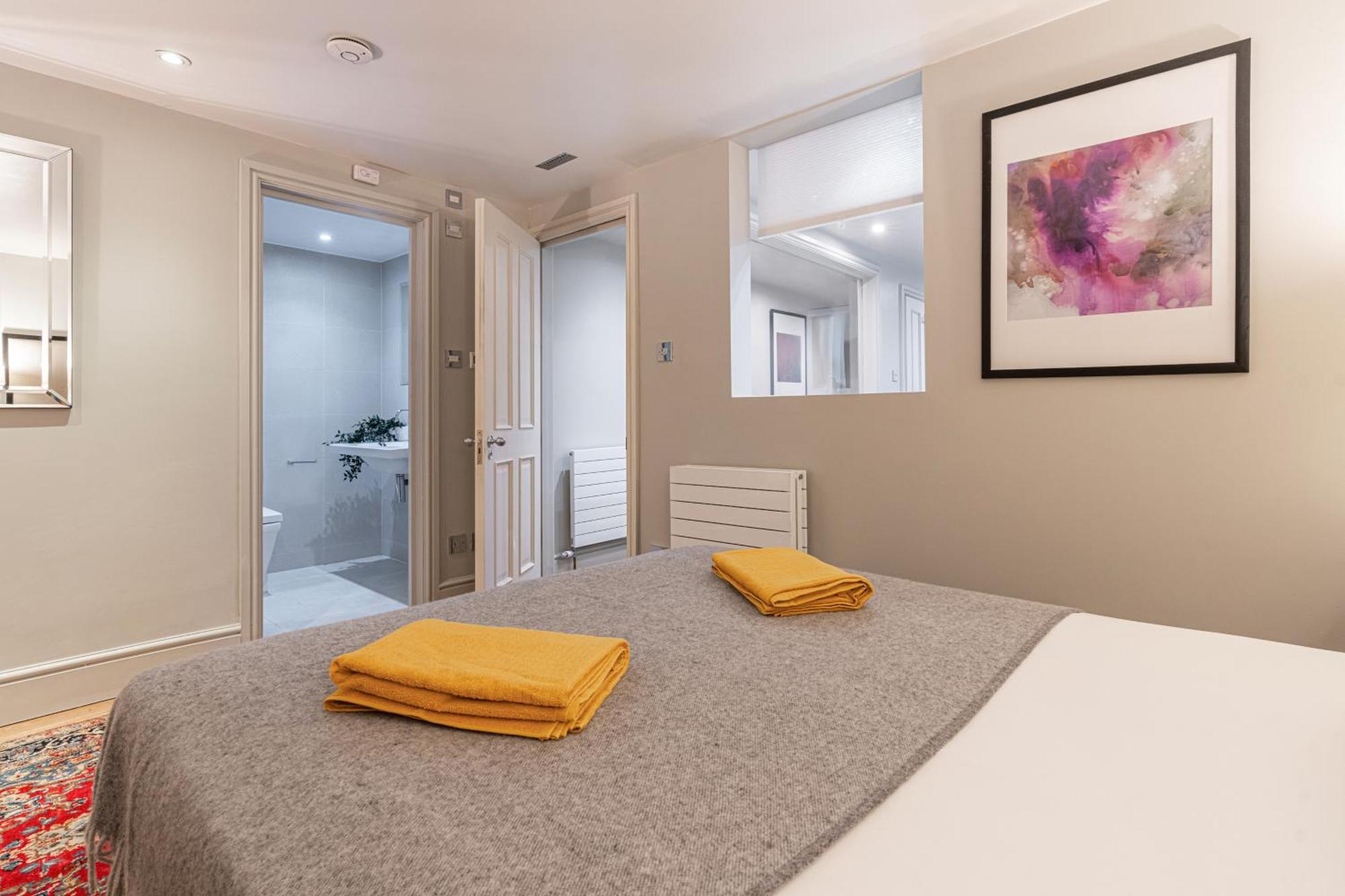 Famous Piccadilly Circus Apartment *