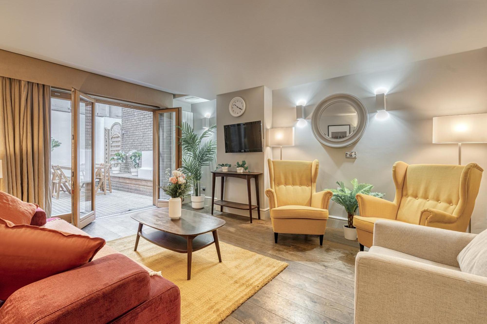 Famous Piccadilly Circus Apartment