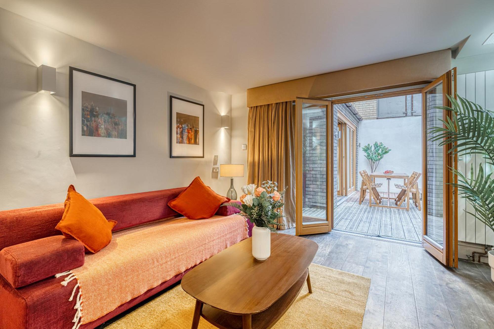 Famous Piccadilly Circus Apartment London