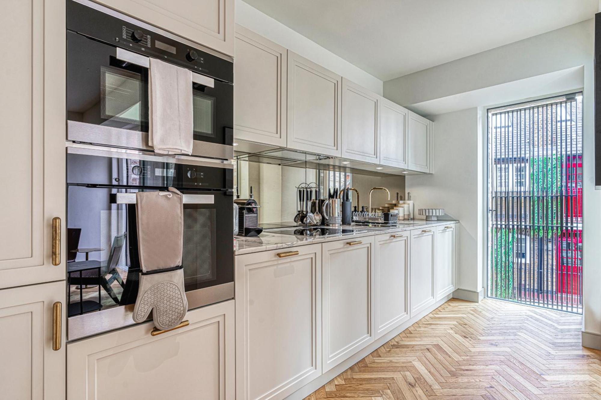 Luxury Flats Near Big Ben And Eye Londen