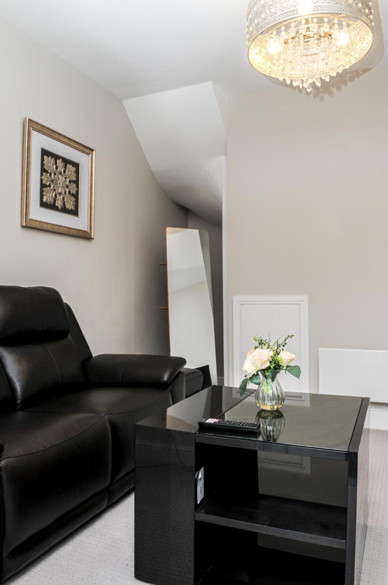 Appartement Luxury 5 Star Apartments, Parking, Garden, Near Metro Stations 10-15mins To *